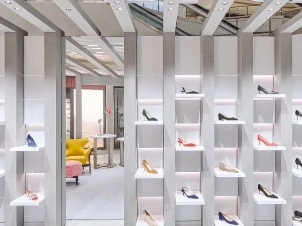 对话Manolo Blahnik：传奇的高跟鞋如何续写中国神话？｜FN独家