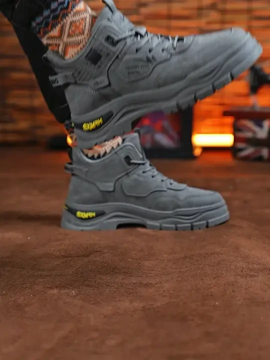 来一双超轻超软的马丁靴，简直不要太舒服了。 