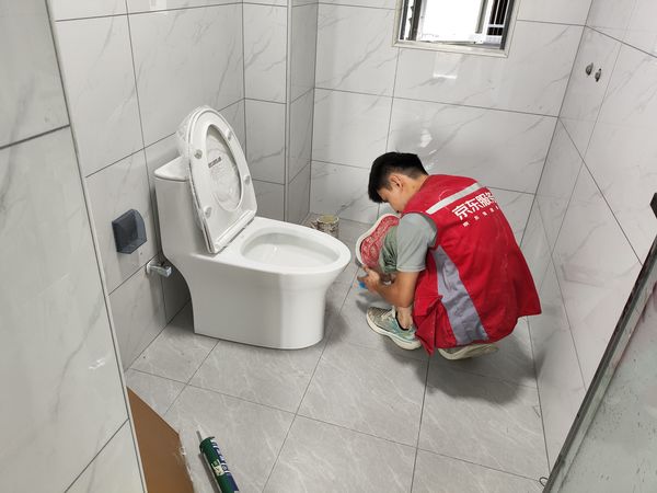 我在京东买了马桶，装修师傅说这款在线下不低于1000