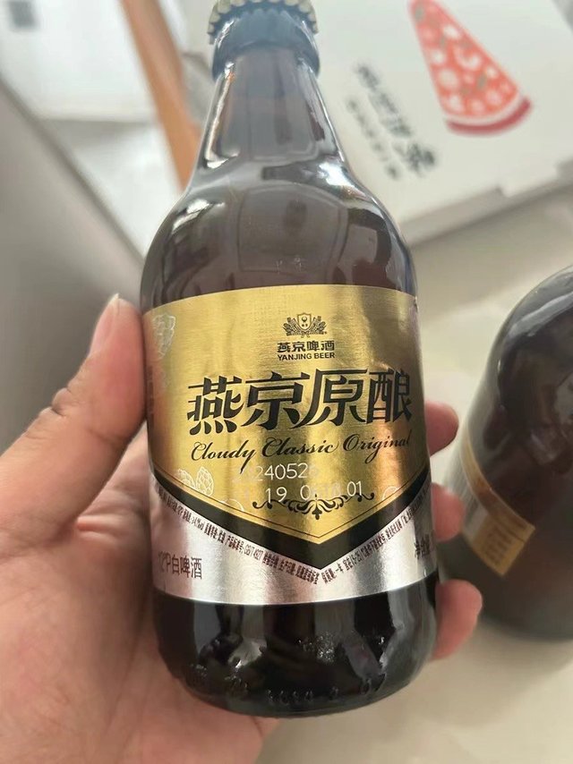 燕京小黑金，白啤里的低调奢华 