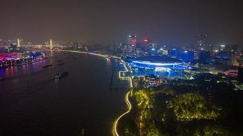 夜景与复杂环境下的飞行安全保障：DJI Air 3S深度解析 