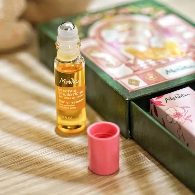 眼部精华油 欧舒丹旗下的，挺好用的