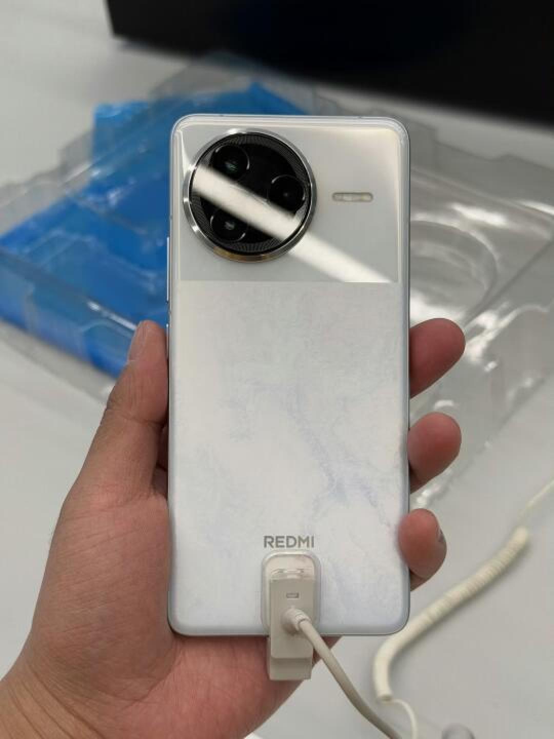 REDMI红米K80系列上手体验:性能强劲、屏幕出色、顶级续航