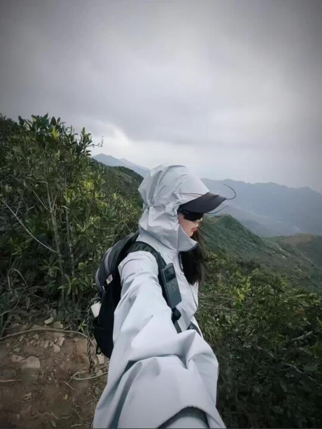 全面指南:如何选择既实用又美观的户外冲锋衣
