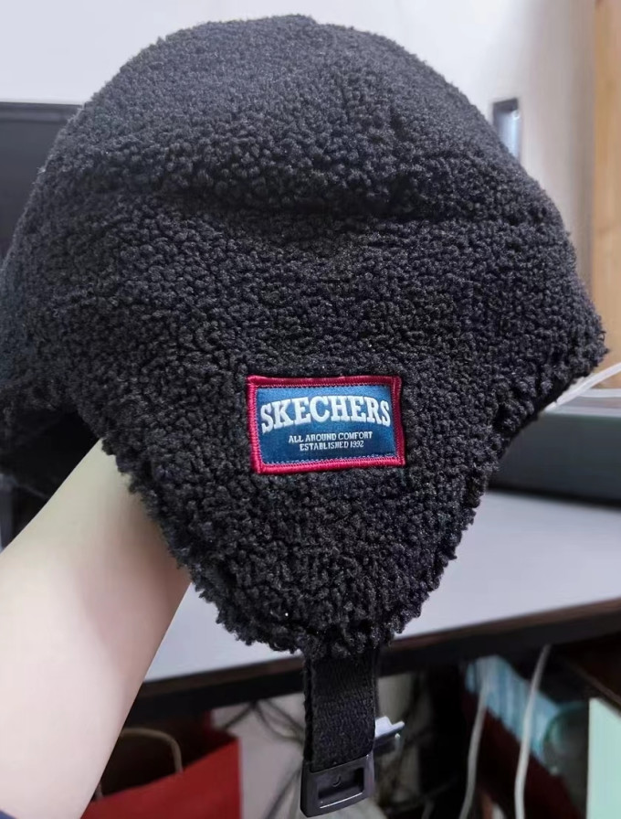 斯凯奇羊羔绒棒球帽保暖又时尚