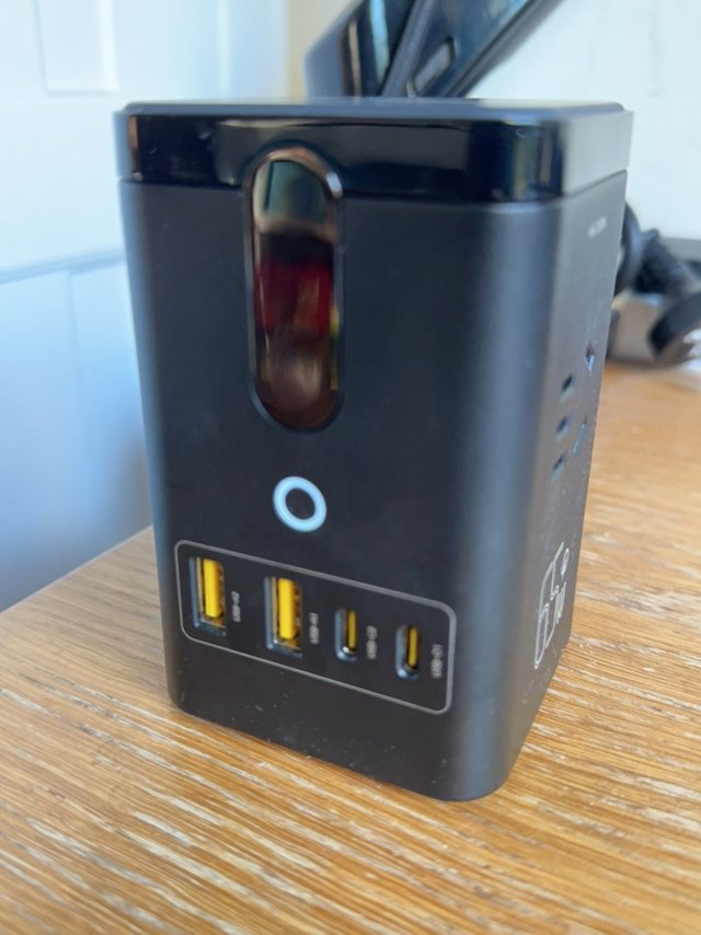 高颜值，实用的桌面充电魔方