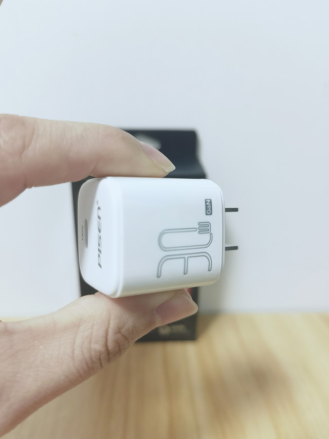 EDC又多了一个品胜mini快充，氮化镓PD30W