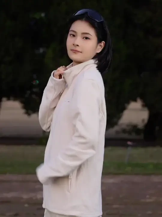 一衣三穿，直播间拍下还有羽绒内胆加赠，到手4件只要三位数，感兴趣的宝贝快来直播间看看吧#户外穿搭 #冲锋衣 #户外服装 #三合一冲锋衣