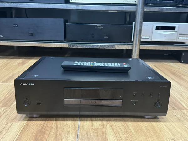 ¥4000 PIONEER/先锋 BDP-LX88旗舰蓝光机
PIONEER/先锋 BDP-LX88旗舰蓝光兼容播放机，3D机型，兼容BD蓝光2D/3D碟片、SACD、DVD、CD……等碟片播放，港版