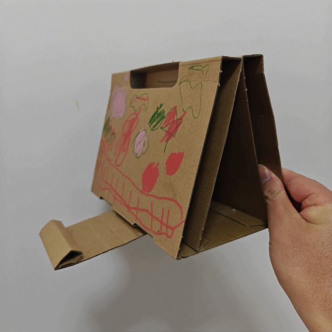 牛奶好喝箱子还可以做个支架哈哈