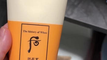 The history of whoo后洗面奶拱辰享洁面膏180ml以其温和清洁的特点，深受消费者喜爱。