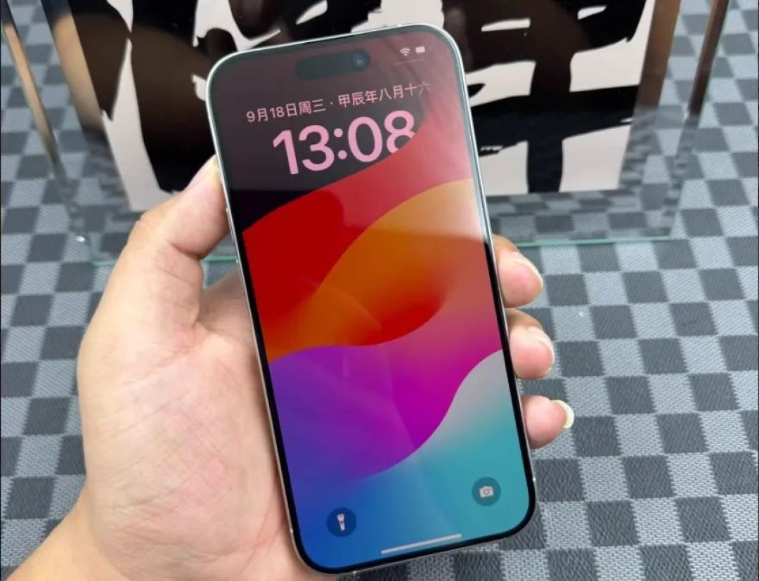 手机屏幕类型选购指南：从直屏到曲面，从LCD到OLED，如何依据使用习惯挑选最适合的手机屏？