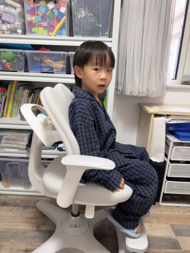黑白调学习椅