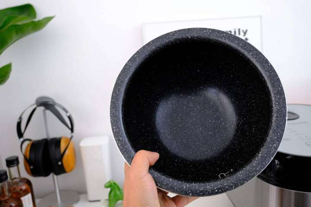 电饭锅内胆材质PK赛!优缺点全剖析,选购指南助你轻松决胜
