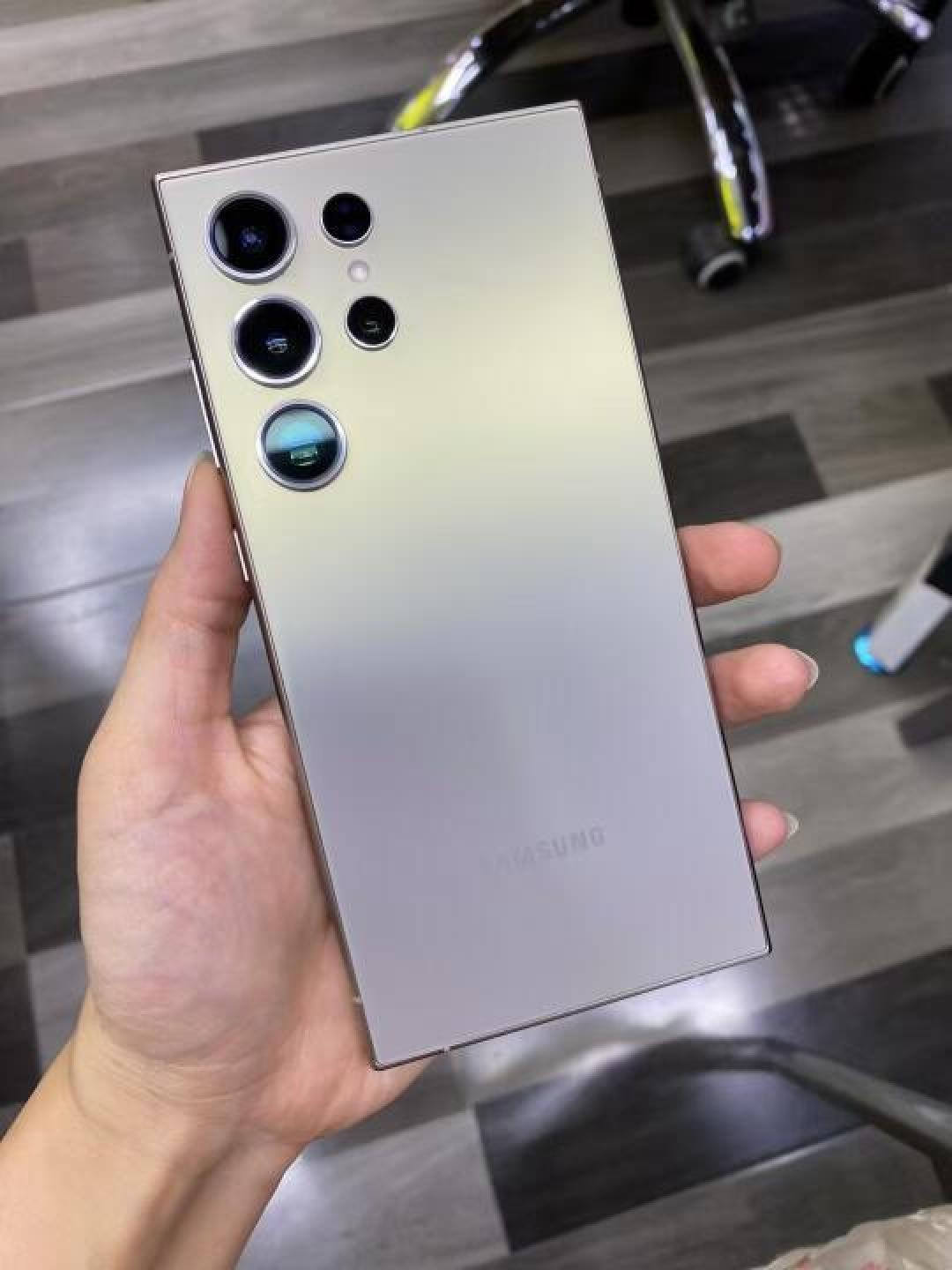 大屏手机体验:三星S24 Ultra全面升级,性能与设计双优