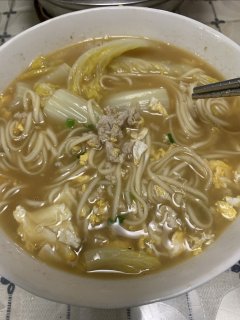 天冷来碗大白菜肉燥面，简单美味