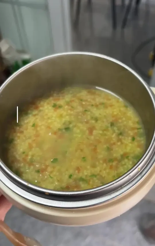 九月龄吃辅食的第六天今日胡萝卜牛肉小米粥#适合宝宝的营养粥 #每日辅食打卡 #宝宝养胃的小米粥 #健脾养胃 #宝宝爱吃