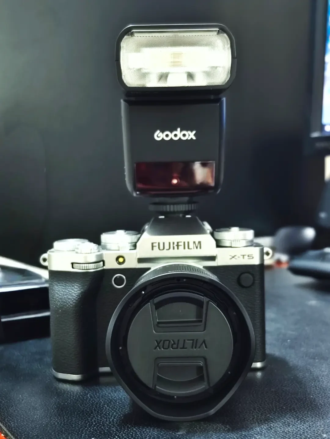 富士XT5与XT50对比：哪个高颜值无反相机更适合你？