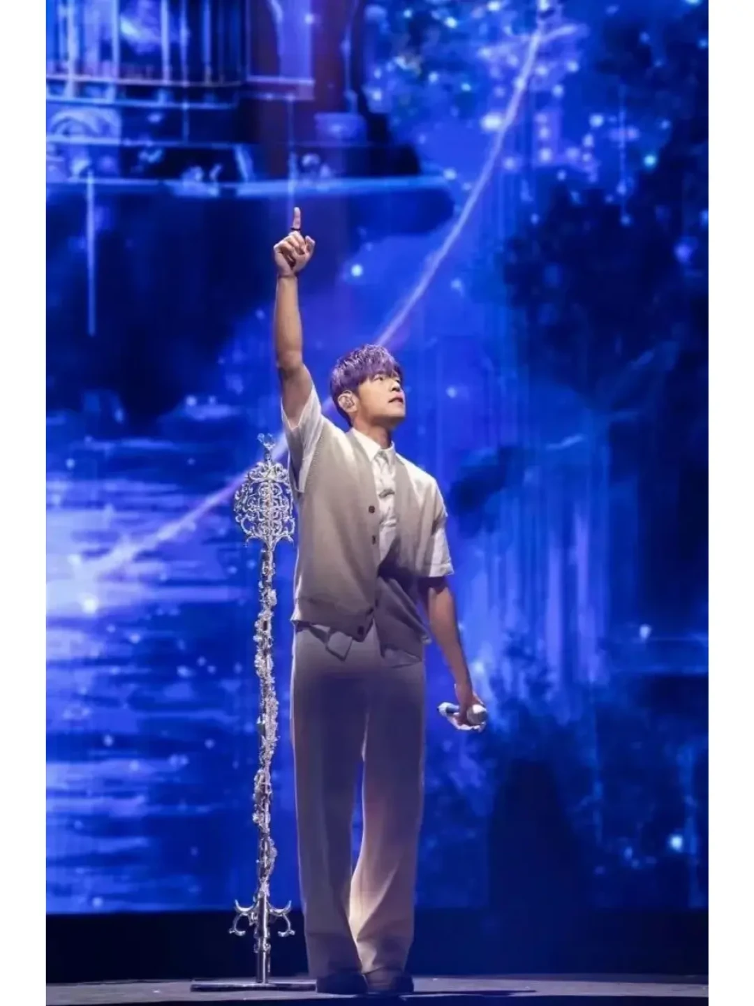 周杰伦台北大巨蛋演唱会引爆热潮，15万门票五分钟售罄黄牛炒价至30万元