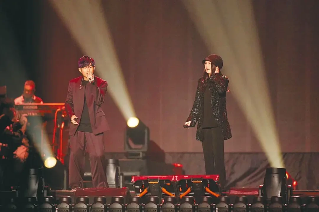 周杰伦2024年台北大巨蛋四场演唱会开售火爆,创票房纪录