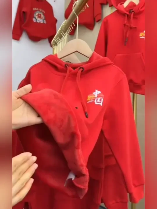 时尚新款亲子装喜庆衣服冬季红色加绒连帽卫衣新年一家人新年服