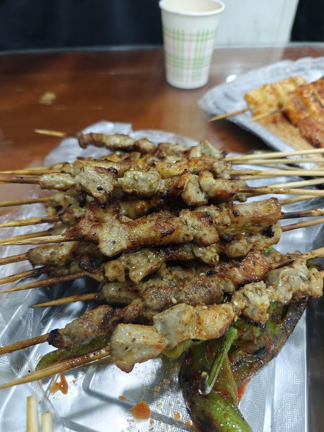 羊肉串还得是新疆人烤的正宗！