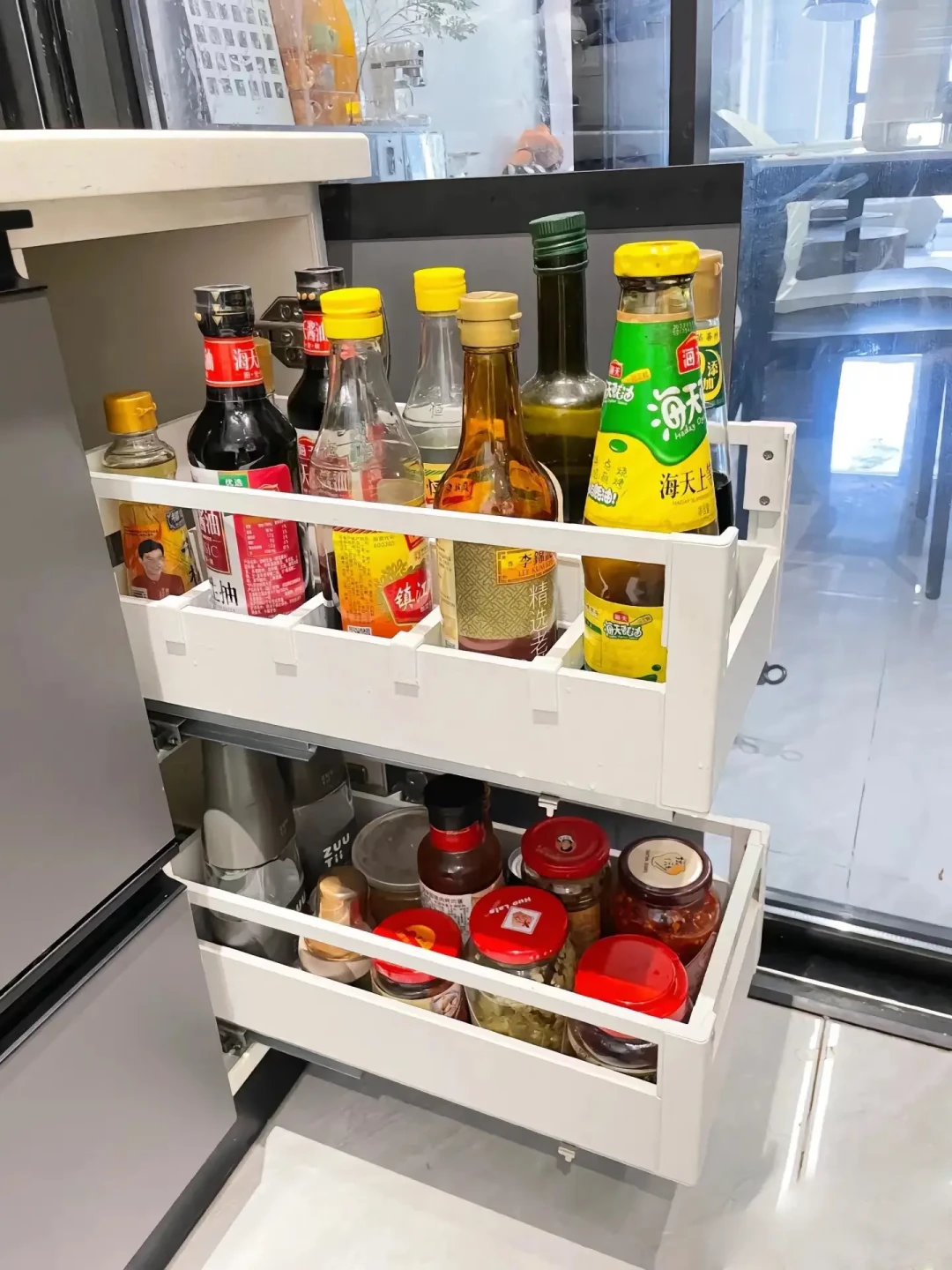小厨房收纳秘籍：高效整理与实用必备物品推荐