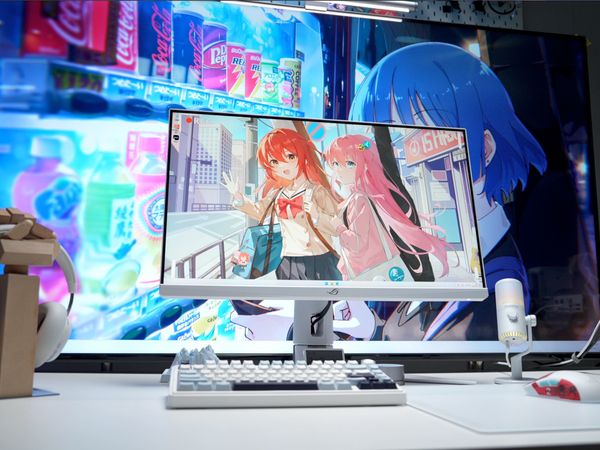2平米的白色风格游戏桌面，大屏3A和高刷电竞我全都要｜桌搭分享