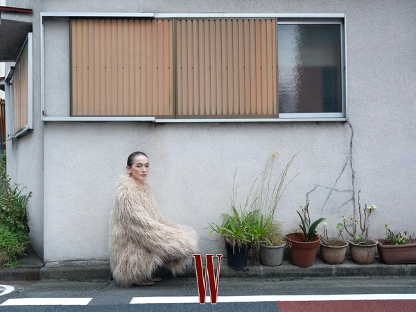 甲田益也子 in Dries Van Noten for W