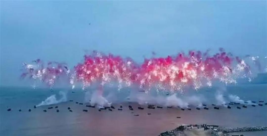 董宇辉对话烟花大师蔡国强:从童心到科技,揭秘《红帆》的创意与文化融合