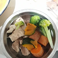 科学自制狗饭攻略：健康美味狗食制作与喂养指南