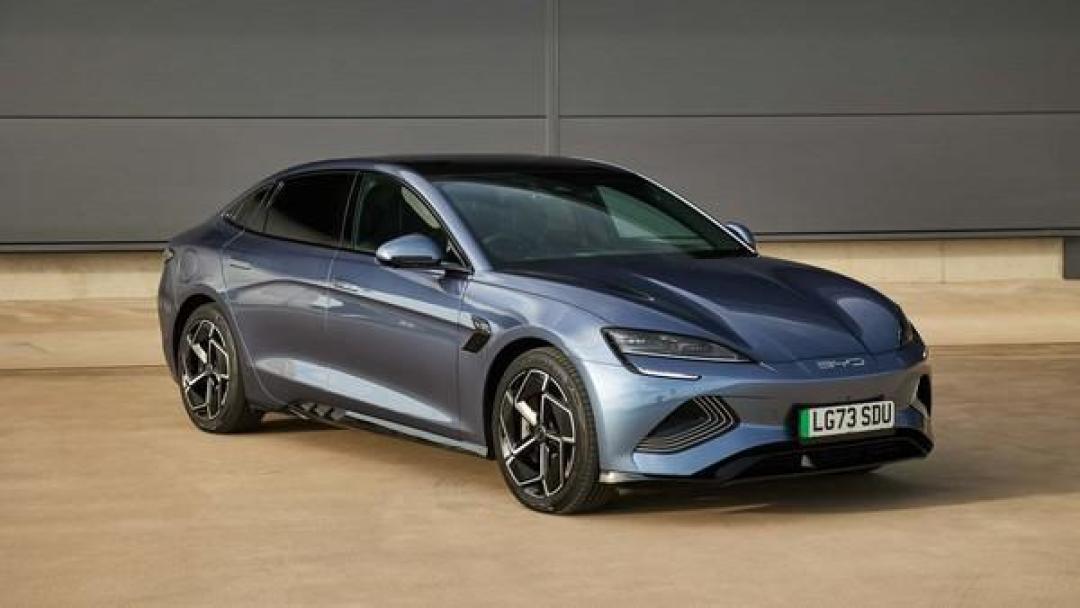 「真车实测」比亚迪海豹 vs 特斯拉Model 3:从豪华感到操控性的全面对比