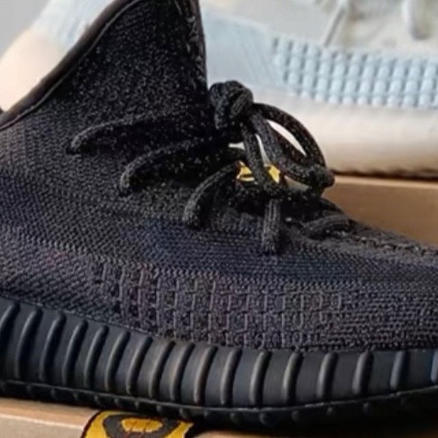 一双Yeezy跌价1000➕，真刺激！