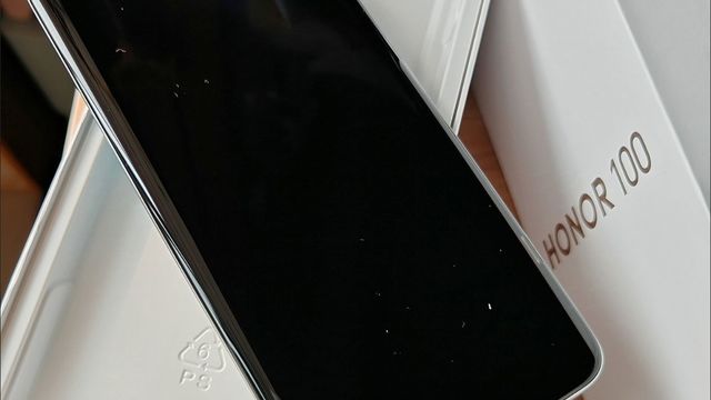 手机应该是2024年最不保值的物品了。