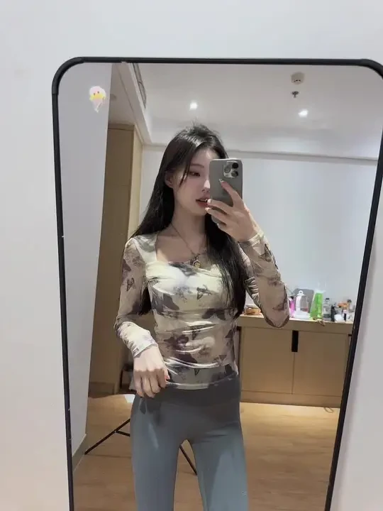 仙仙的瑜伽服上衣 新中式国风款不愧是经典，太好看了，关键也很好穿！！日常去穿都不过分姐妹们！！！呜呜呜好好看#新中式穿搭#瑜伽服 #普拉提 #运动健身#秋冬瑜伽服