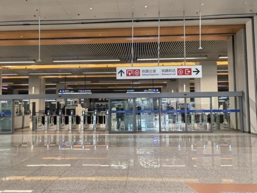 北京朝阳站交通枢纽全新启用:丝滑换乘高效便捷,市民体验纷纷打卡