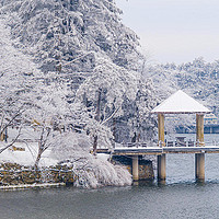 被低估的赏雪宝藏！冰瀑、滑雪、雾凇、温泉...不用去尔滨，南方人有自己的冰雪大世界！