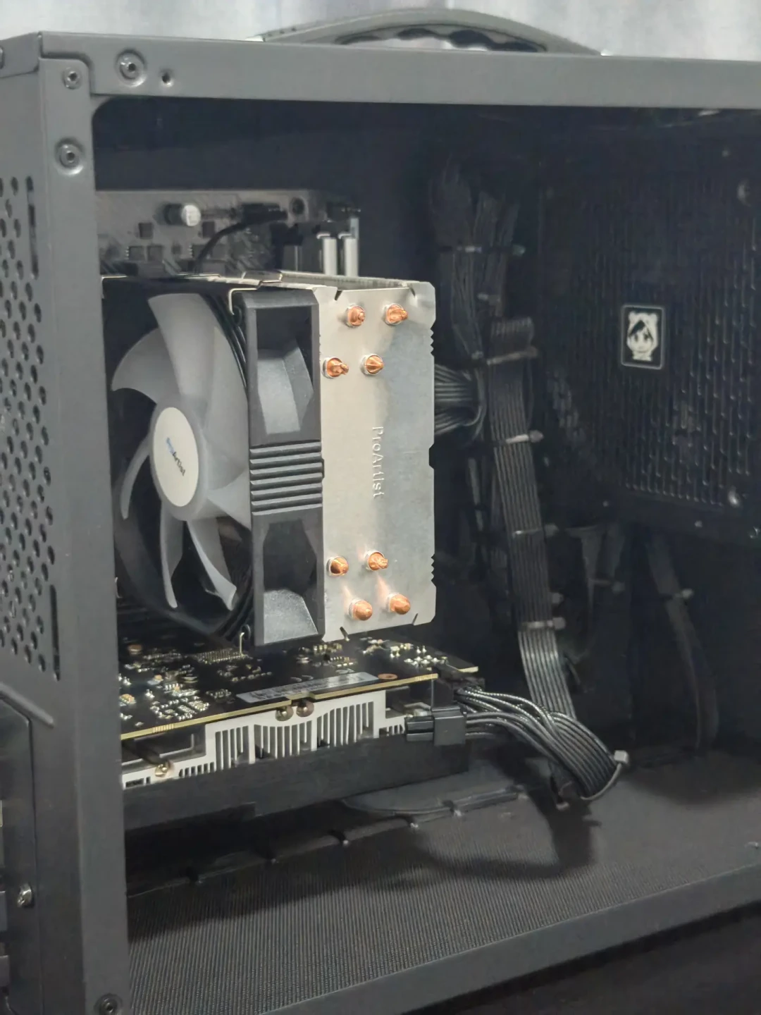 华擎H610与i3-12100F实测:低预算用户的不二选择