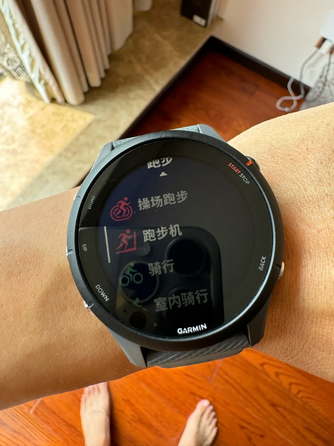 佳明Forerunner 255全面解析：跑步铁三爱好者的高性价比选择