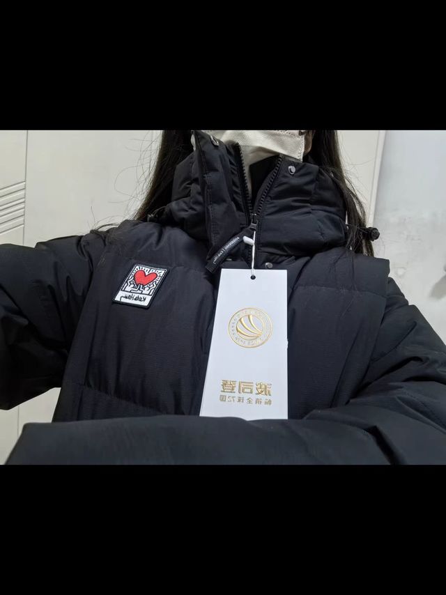 时尚与温度并存，波司登联名款羽绒服！