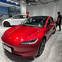 特斯拉2025款Model 3：性能升级，续航新高度，电动市场的硬核革新