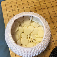 云子黑白棋局，儿童与成人的智慧对决！