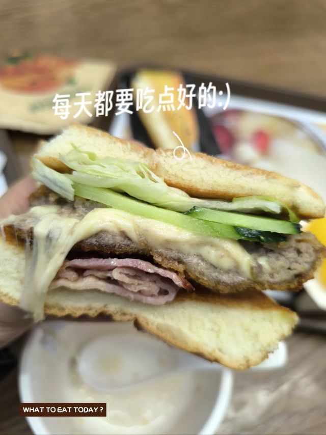 建议你们试下魏家凉皮的这个汉堡，秒杀某基某劳