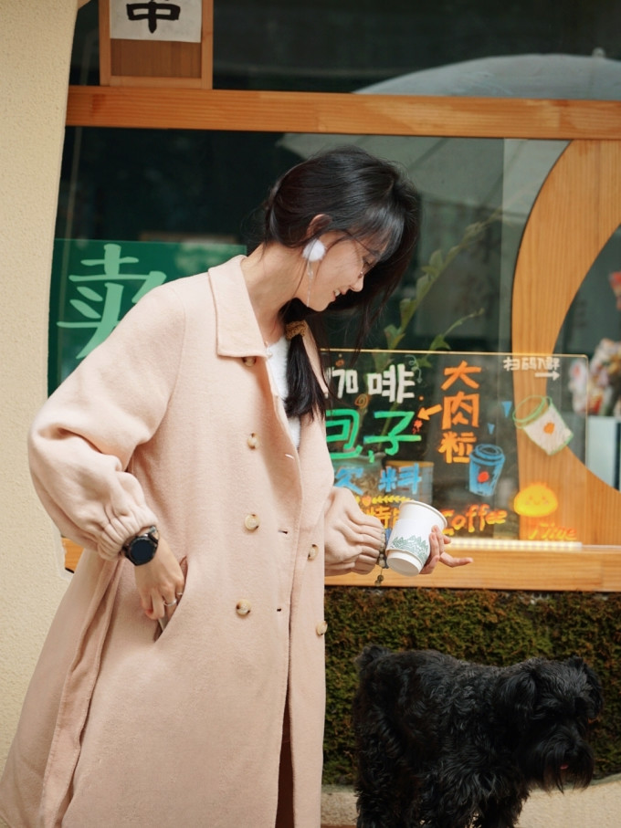 骆驼女士大衣