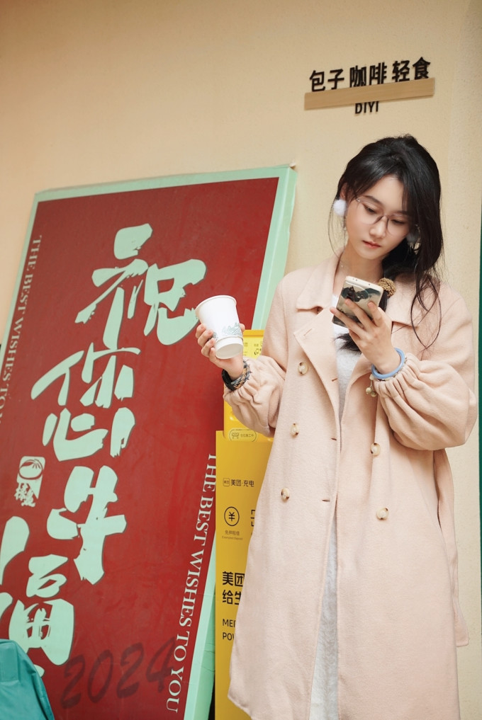 骆驼女士大衣