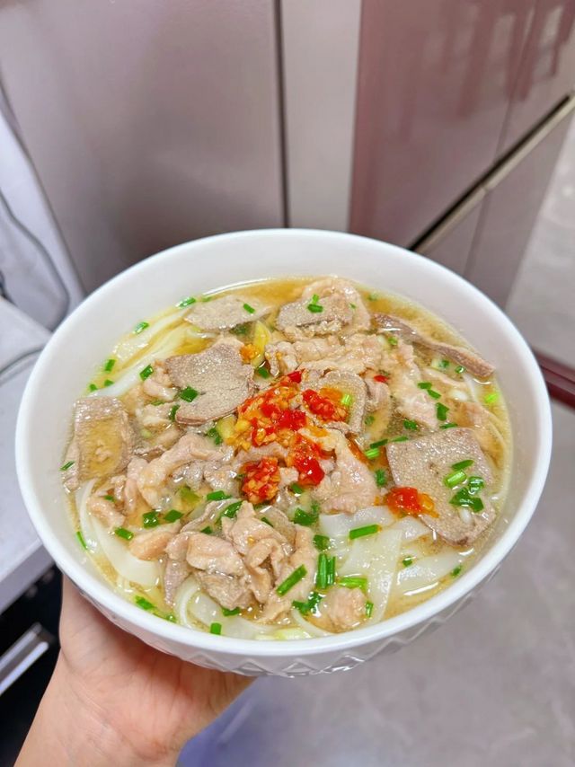 猪肝瘦肉汤河粉🍜