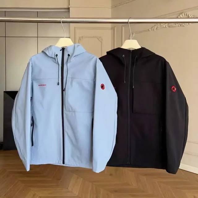 MAMMUT/猛犸象 红标刺绣标软壳加绒连帽冲锋衣外套

轻量化，四面大弹力，防晒抗撕裂！日常通勤户外运动皆可，户外功能性满满！强烈推荐给大家！

象家在选面料上甚至可以是苛刻，面料是核心科技速干面料