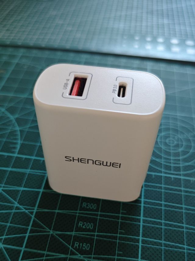 以前很火的充电头，胜为30W