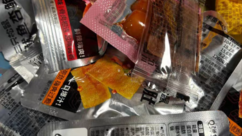 三只松鼠零食大礼包辣卤送女友男生生日礼物整箱小吃休闲食品解馋