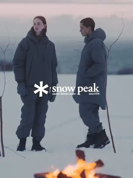 Snow Peak 温暖过冬必备 寒冬时节，一件保暖且多功能的衣物是不可或缺的。Snow Peak 推出 2L Octa、2L Lightweight Down、FR 2L Down以及 TAKIBI